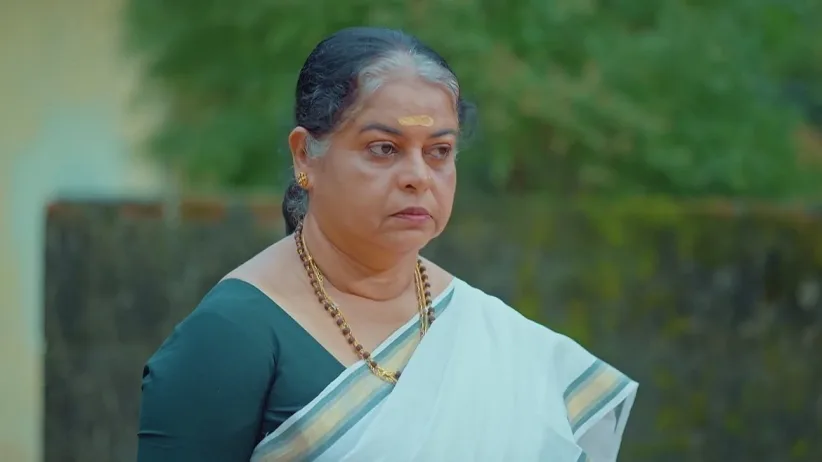 Muthassi Forbids Radhika | Snehapoorvam Shyama