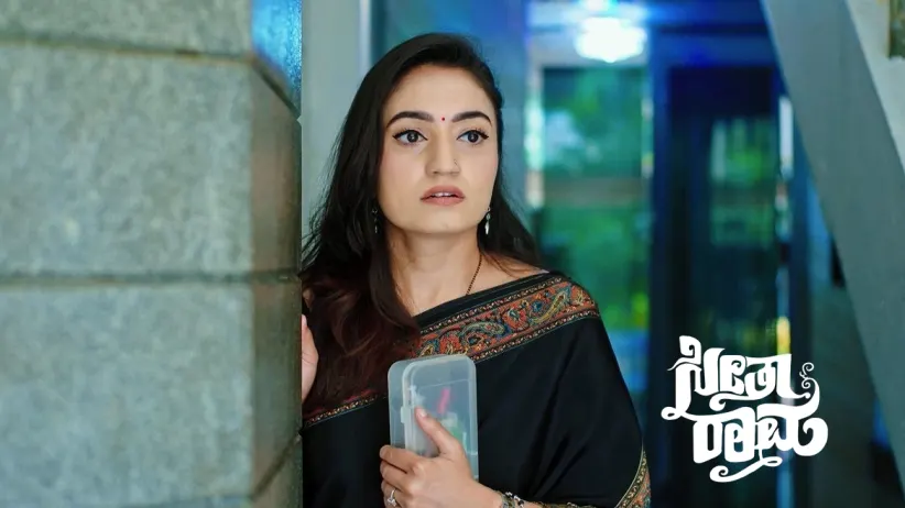 Seetha Locks Shalini in the Bathroom