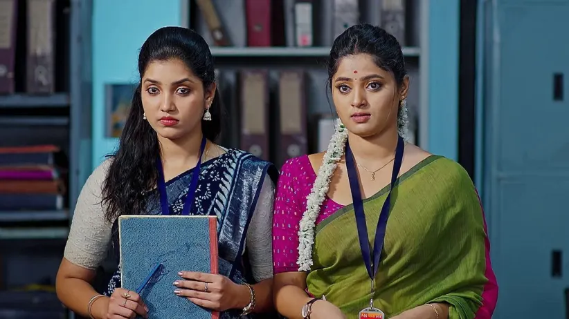 Satyavati Steals Suhasini's Gold Anklets