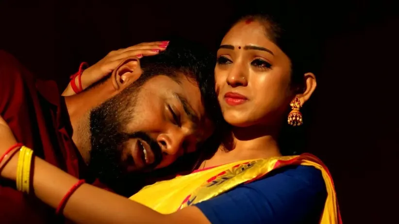 Siddharth Leans on Bommi's Shoulder