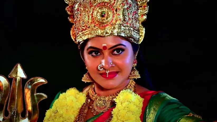 Akhila Takes Parvathy Home