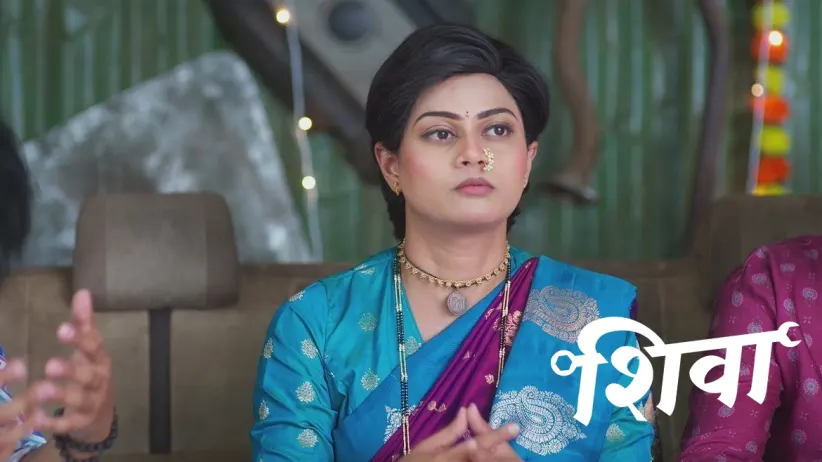 Seeta and Rambhau Praise Shiva in front of Vandana
