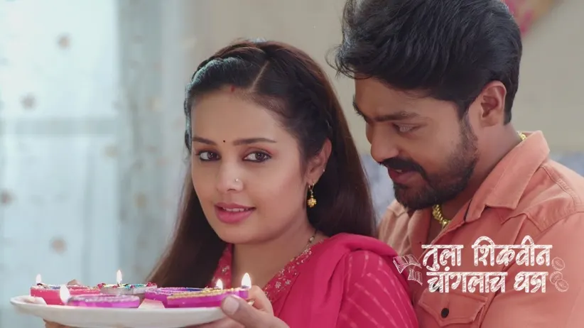 Akshara Hears Charulata Speak in Kolhapuri 