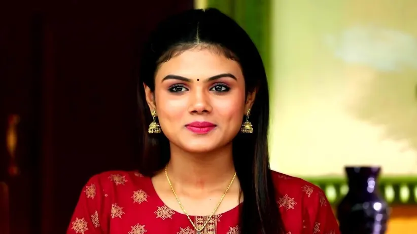 Aarti Frowns on Seeing Vanathi's Sari