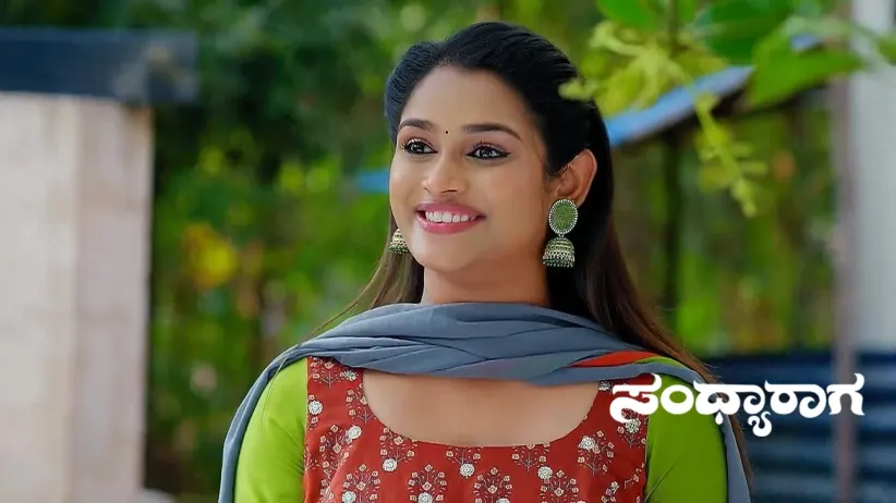 Aadhya Falls at Padmavathi's Feet and Apologises