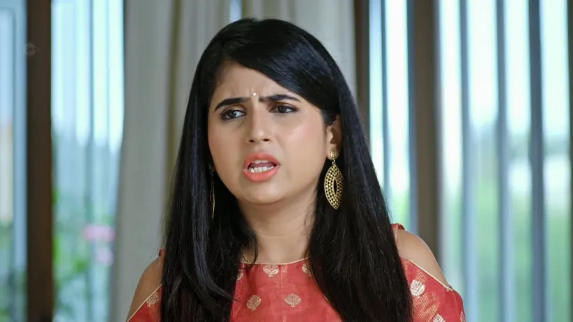 Archana Stops Deepa from Signing a Document