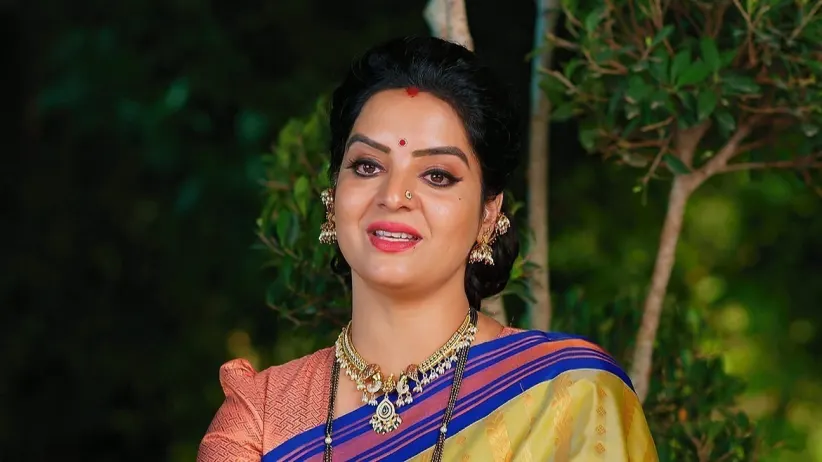 Aranya Takes Sharanya to a Pub