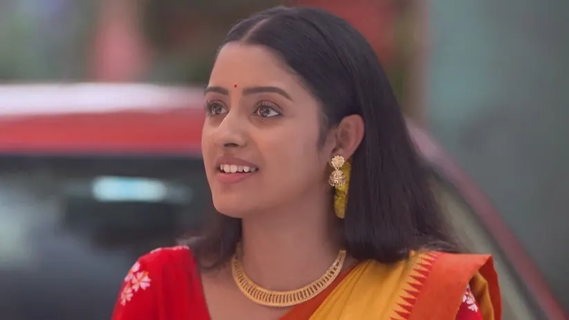 Parul Orders Shirin to Get Down from the Car | Parineeta