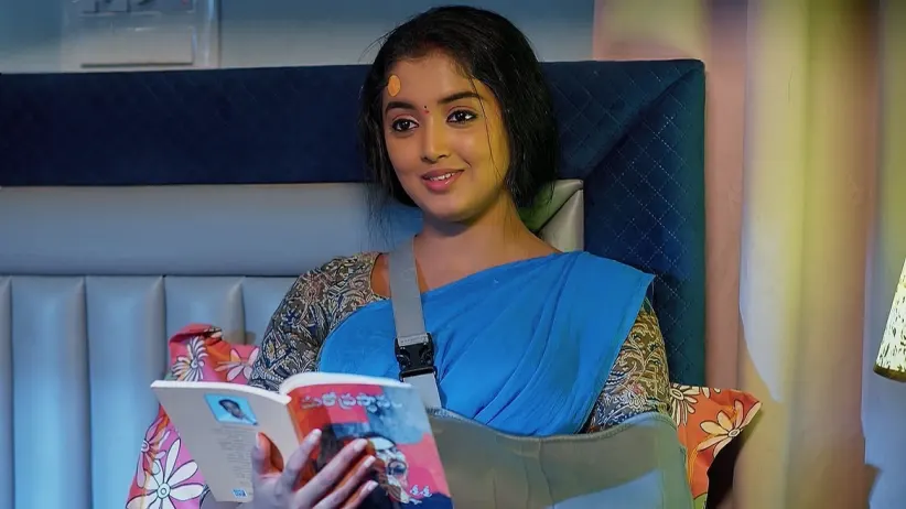 Apoorva Tries to Brainwash Sharath