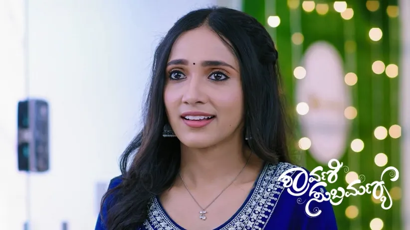 Subbu Helps Shravani Select a Greeting Card