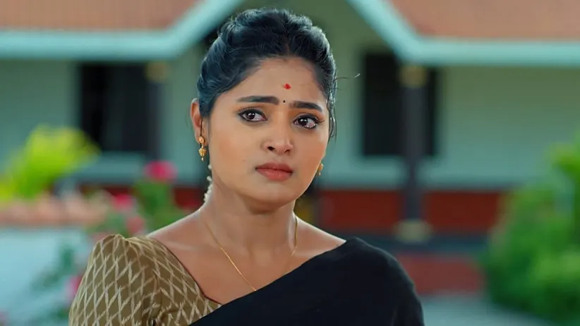 Suhasini Makes Mythili Sign a Bond Paper