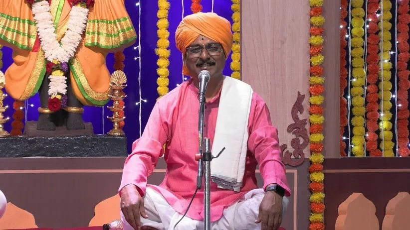 The Composition Deva Mazhe Man Lago Tujhe Paai Is Sung