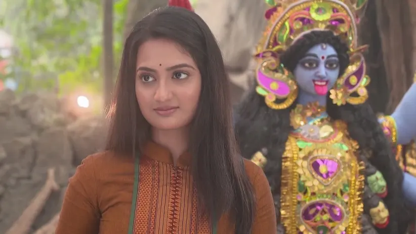 Dhrubo Gives Money to Place Order for the Idol
