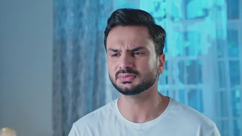 Angad Cries in front of Sunaina’s Picture