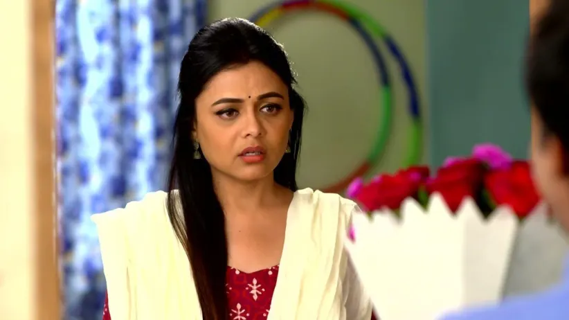 Yash Tries to Make Neha Smile