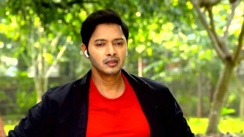 Pari Seeks Yash's Help
