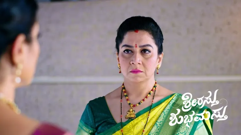 Samarth Gifts an Anklet to Tulasi