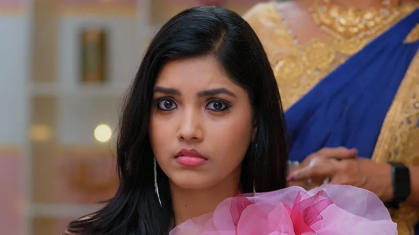 Sharath Gifts a Diamond Necklace to Nakshatra