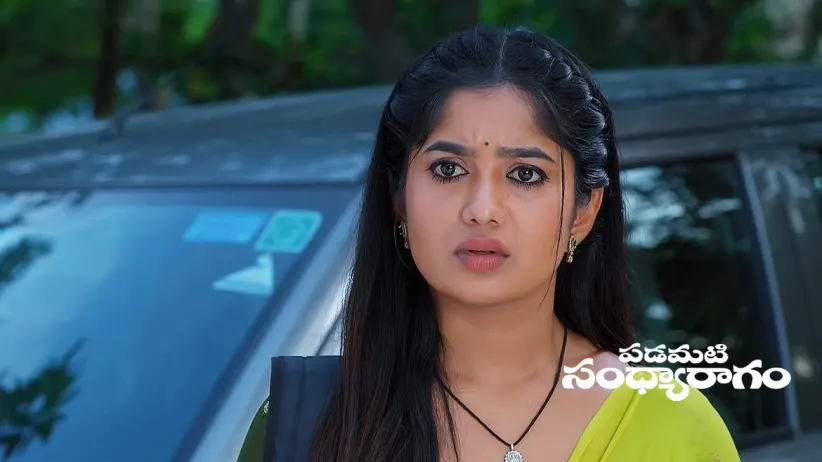 Ramalakshmi Donates Her Blood to Showrya