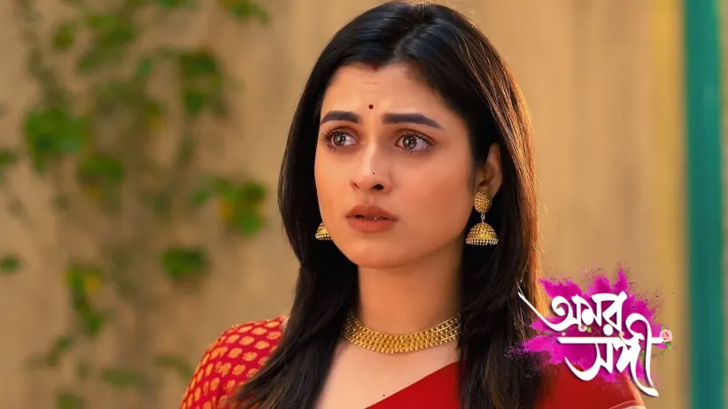 Suhasini Creates a Scene over the New Saree