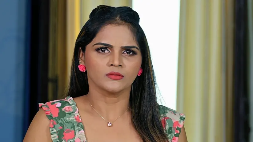 Suhasini Slaps Mythili
