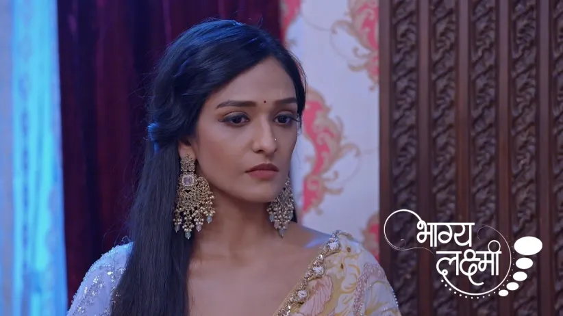 Lakshmi Falls while Dancing with Rishi