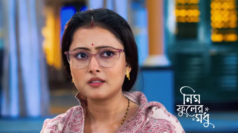 Puti Alerts the Police Officer Abhishek
