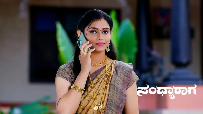 Shaurya Gifts a Hockey Stick to Rajalakshmi