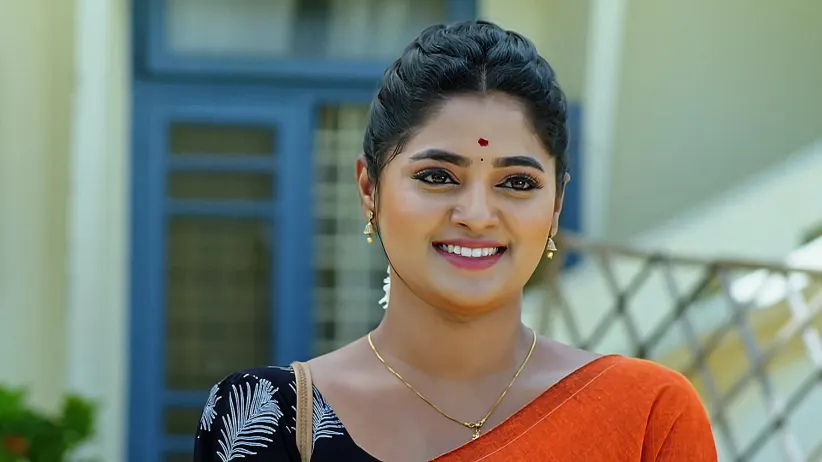 Mythili Goes through Shivraj's Phone