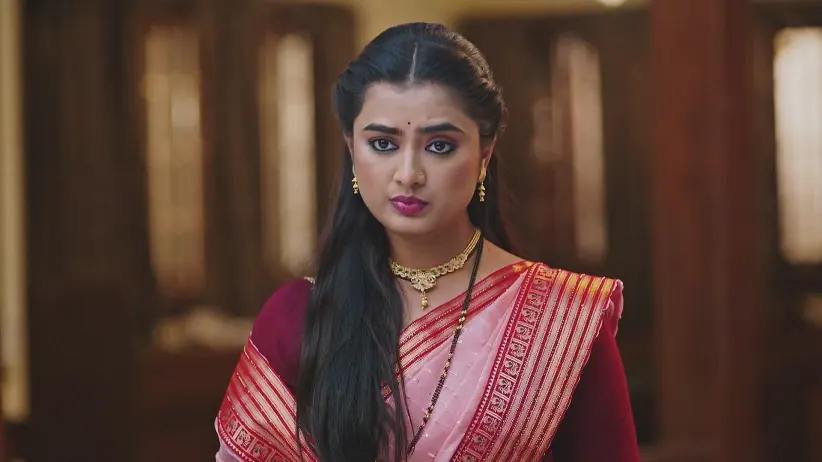 Tulja Questions Tejashree about Her Resignation - Lakhat Ek Amcha Dada