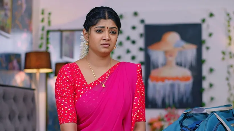 Sahasra Stops Kanakam from Entering the House