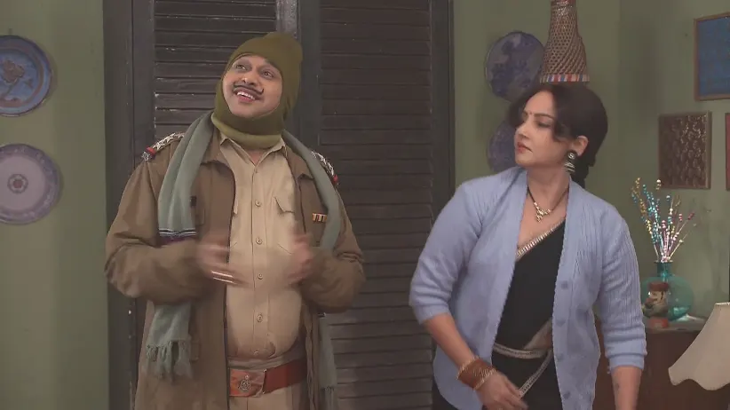 Happu Tells Rajesh a Secret - Happu Ki Ultan Paltan