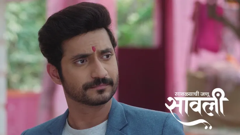 Sarang Adorns Savali's Hair with a 'Gajra'