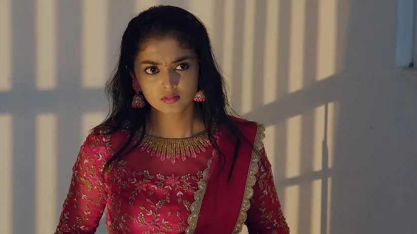 Sharath Locks Everyone to Find the Culprit