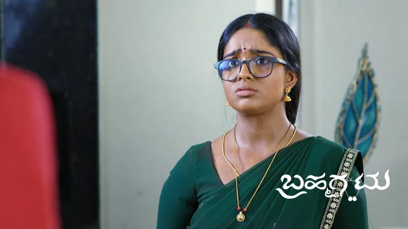 Deepa Spills Coffee on Soundharya