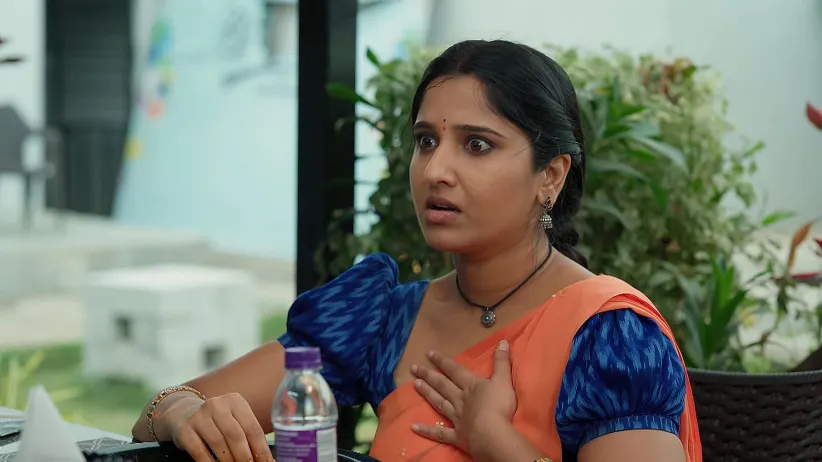 Prem Gives a Ride to Chamanthi and Shyamala