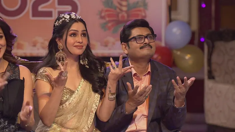 Vibhuti Shows Some Magic Tricks