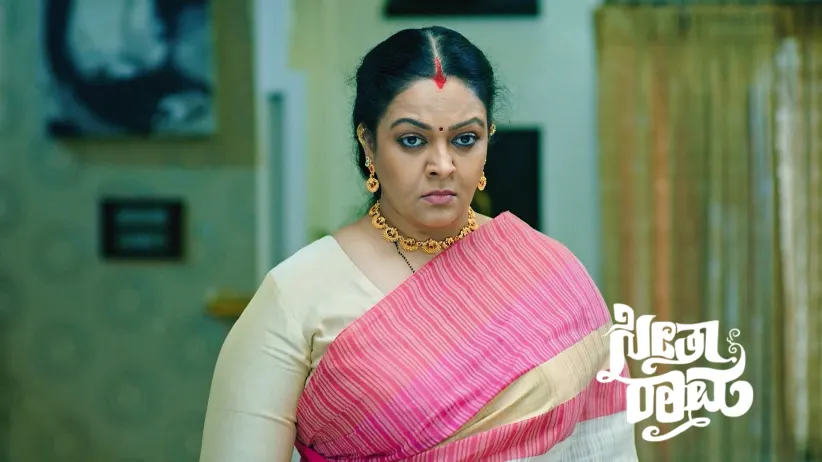 Seetha Offers Prasad to Subbi