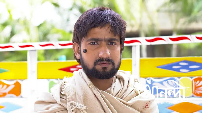 Adi and Anondi Disguise Themselves as Cooks