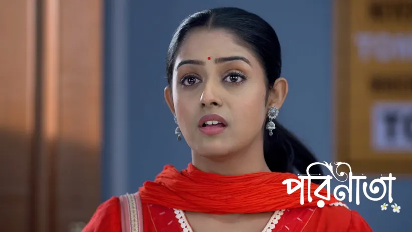 Parul Faces Trouble on Her First Day at University