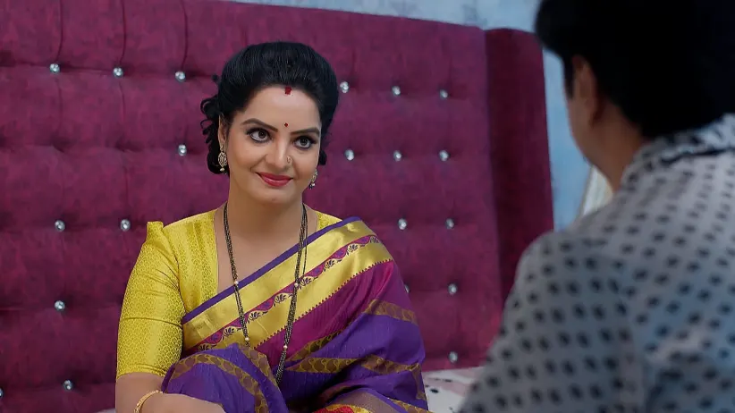 Kanchana Tries to Tell Ananya the Truth