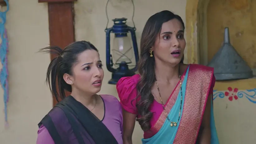 Tulja Informs Surya about Bhagyashree - Lakhat Ek Amcha Dada