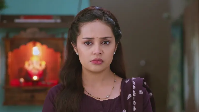 Bhuvaneshwari Brags In Front of Vidya and Jaidev - Tula Shikvin Changlach Dhada