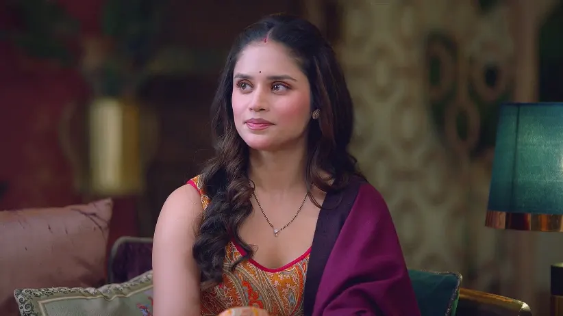 The Family Asks Lovely Questions to the Guest - Hamara Parivar