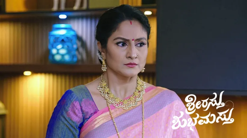 A Cop's Arrival Makes Nidhi Nervous
