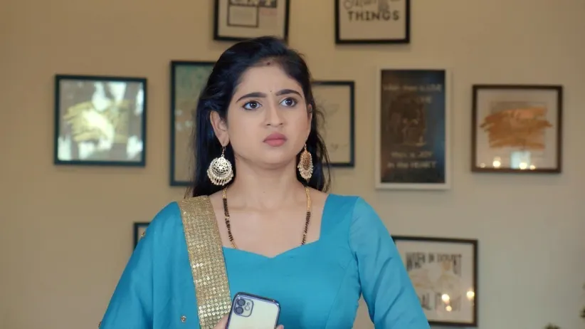 Durga Tries to Kidnap Leela