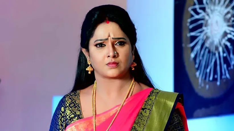 Devansh Comforts a Terrified Vaidehi