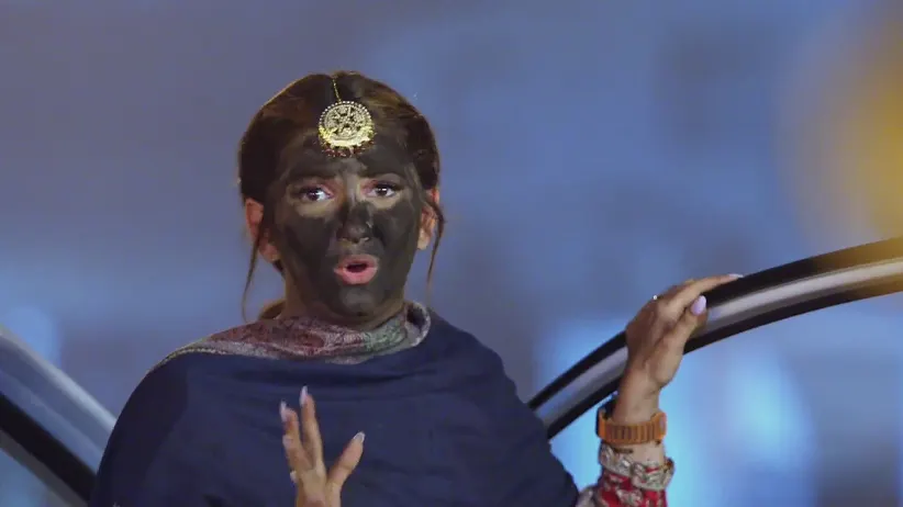 Monisha Tells Harleen a Lie - Kumkum Bhagya