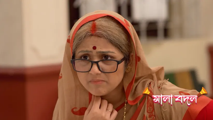A Disguised Kavya Offers Gold Coins to the Promoter