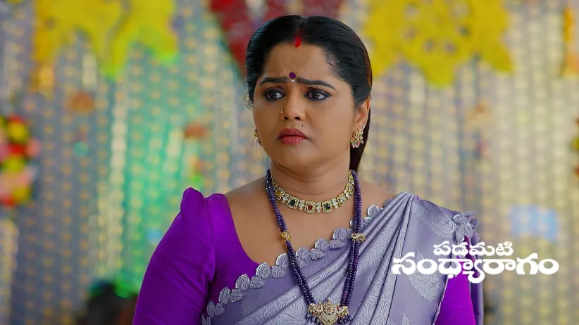 Ashmita Threatens Showrya to Marry Her